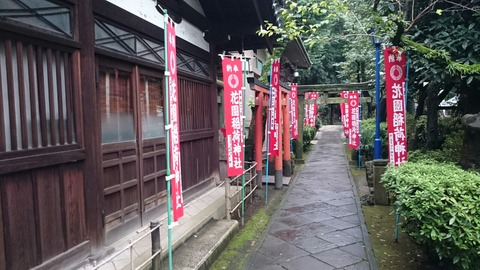 上野のパワースポット穴蔵！花園稲荷神社にある、お穴様と呼ばれる穴稲荷。