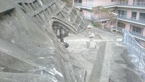 猿海山 龍本寺の「お穴さま」