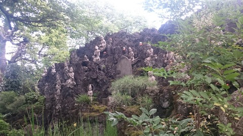 文京区の真珠院にある洞窟
