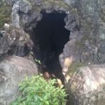 文京区の真珠院にある洞窟を探検する。