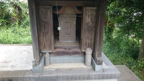 生殖器崇拝/守谷の石神神社に鎮座する男根の石仏