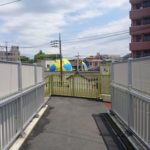 松戸 /常磐緩行線から除く謎の巨大サッカーボール…