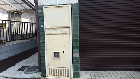 【松戸】北小金にある壁の一部になったサンデン製廃自販機…