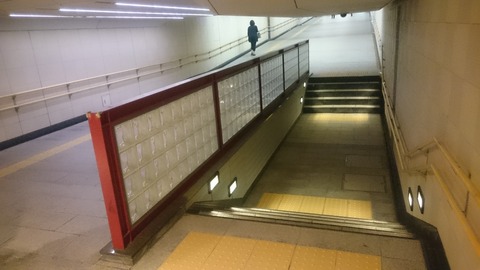 【千代田区】有楽町の地下通路にあった純粋階段のトマソン