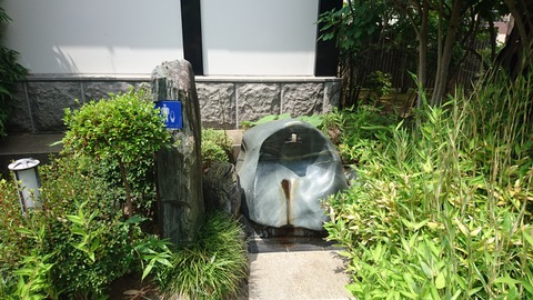 【台東区】浅草寺脇にある…都内一開放的なトイレ…