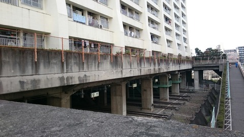 【板橋区】浮遊都市…人工地盤の上に、そびえ立つ都営西台アパート
